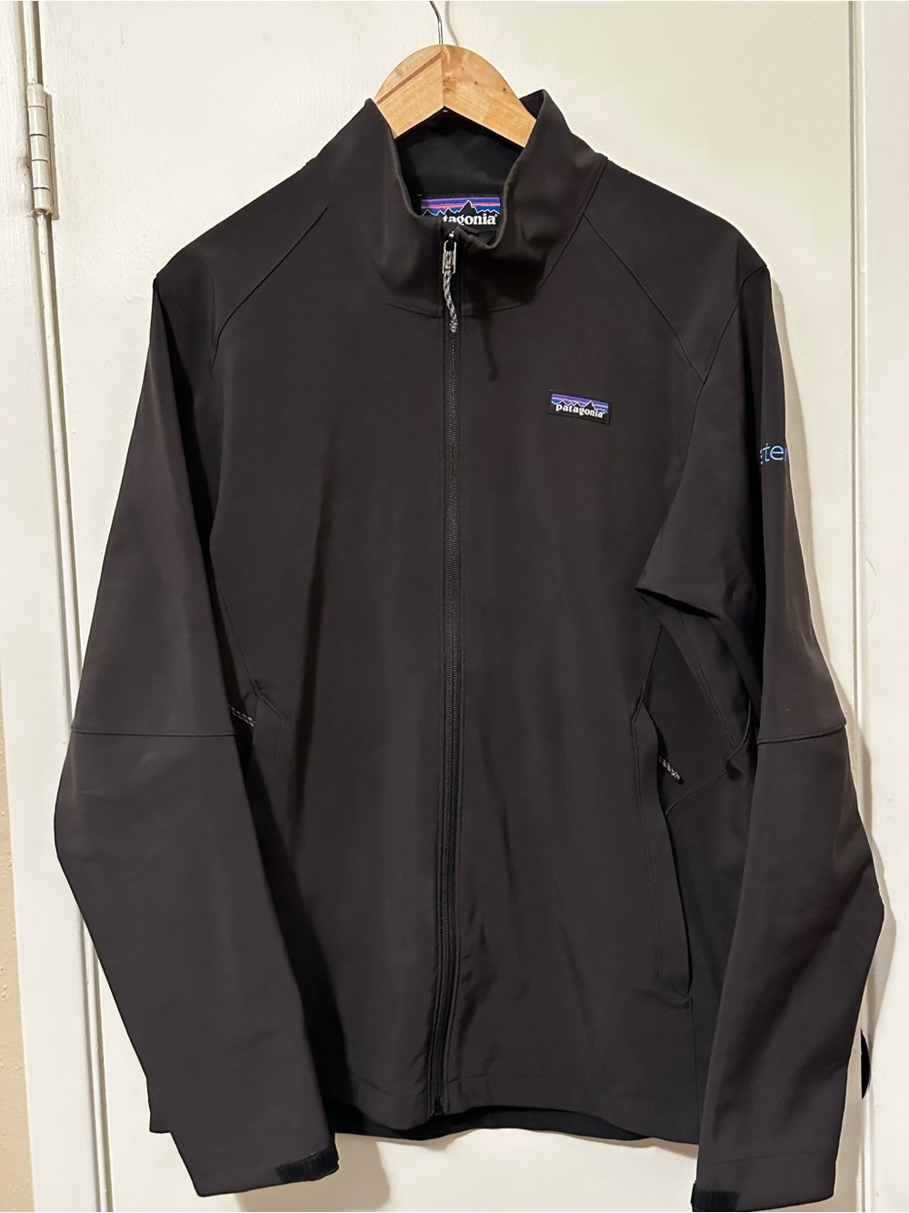Patagonia Men's Black Softshell Full-Zip Jacket Size Medium